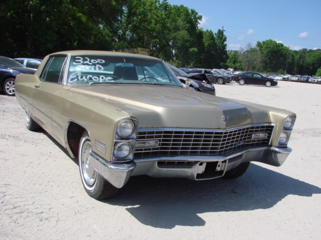 1-Cadillac_Calais_1967_before_restoration (1)